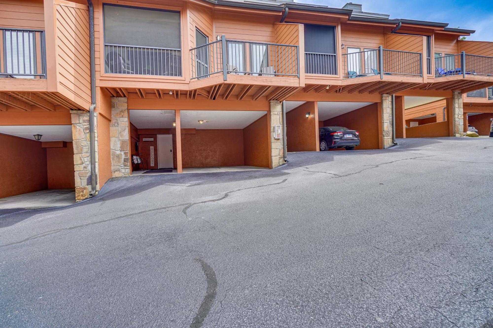 Downtown Gatlinburg Condo With Mountain-View Balcony ภายนอก รูปภาพ